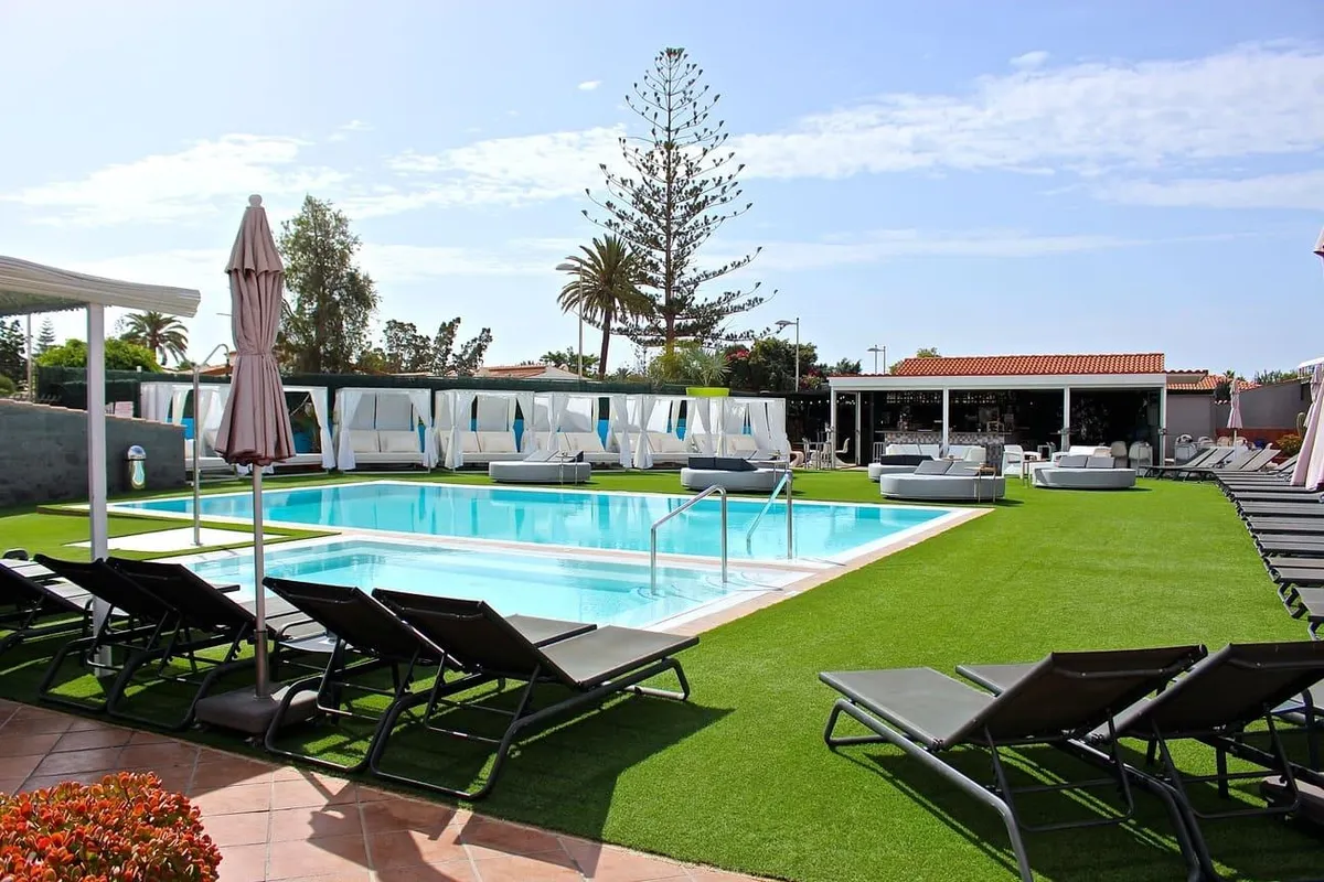 Jacuzzi & Swimming pool